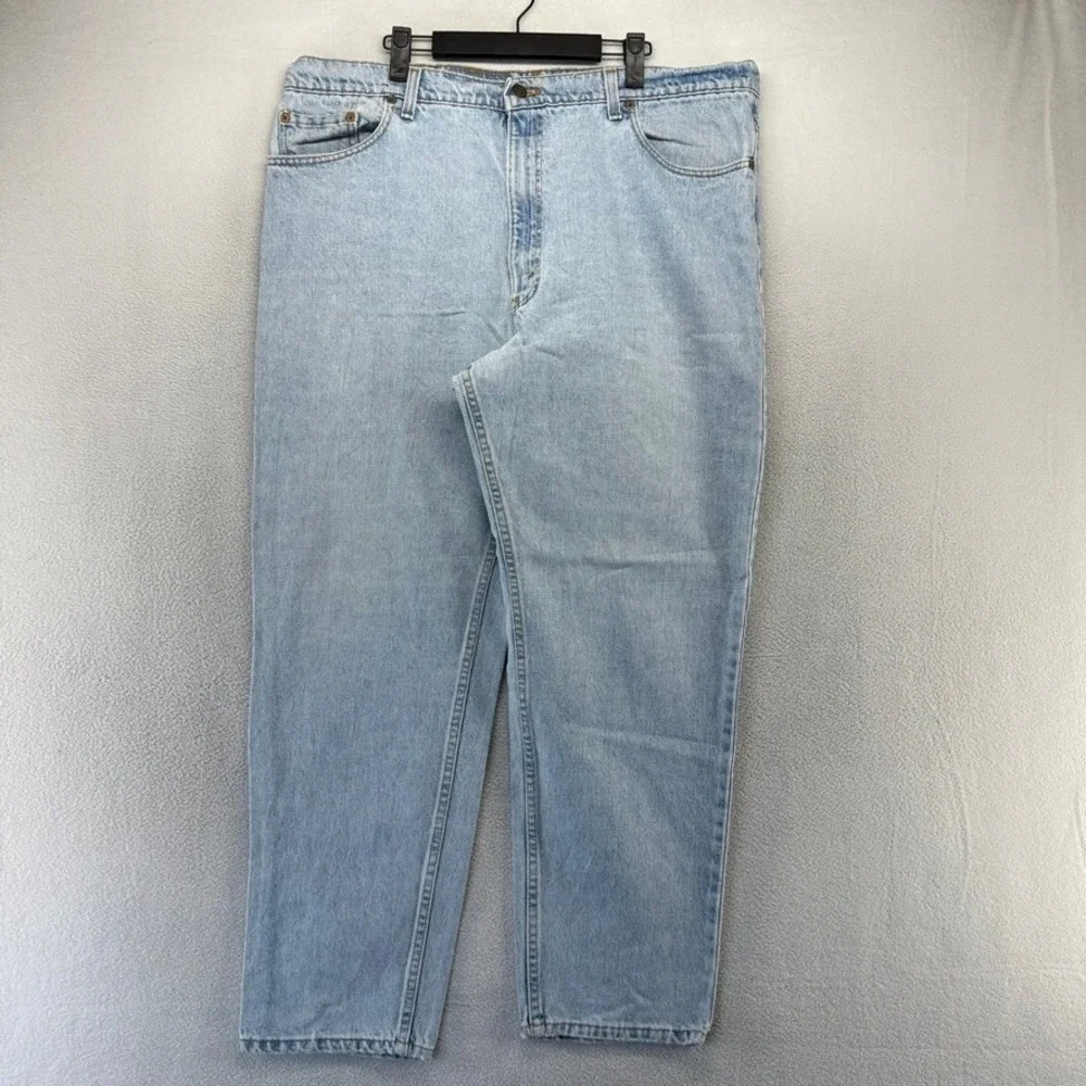 Vintage Levis jeans men's 42x30 Fits 39x29 Blue Light Wash 550 Relaxed Taper USA